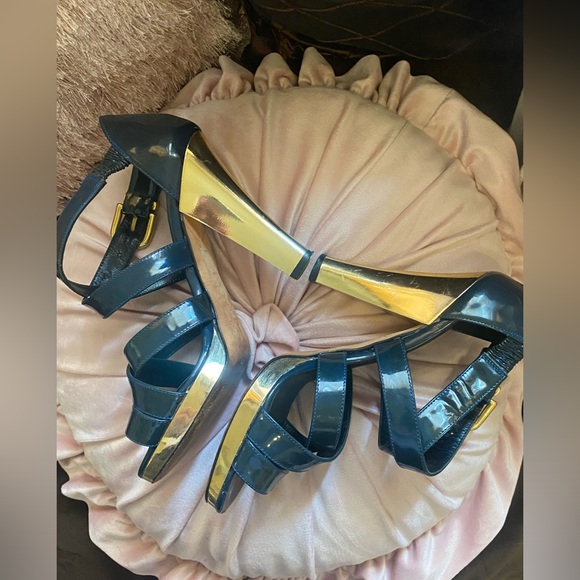 🎀 Made in ITALY Michael Kors Heels Shoes Size 7 M Gorgeous patent leather color - Picture 2 of 12